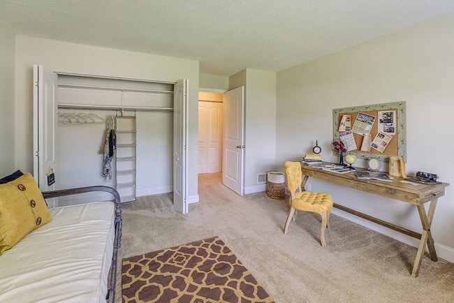 Signature Series Guest Bedroom at Somerset Lakes
