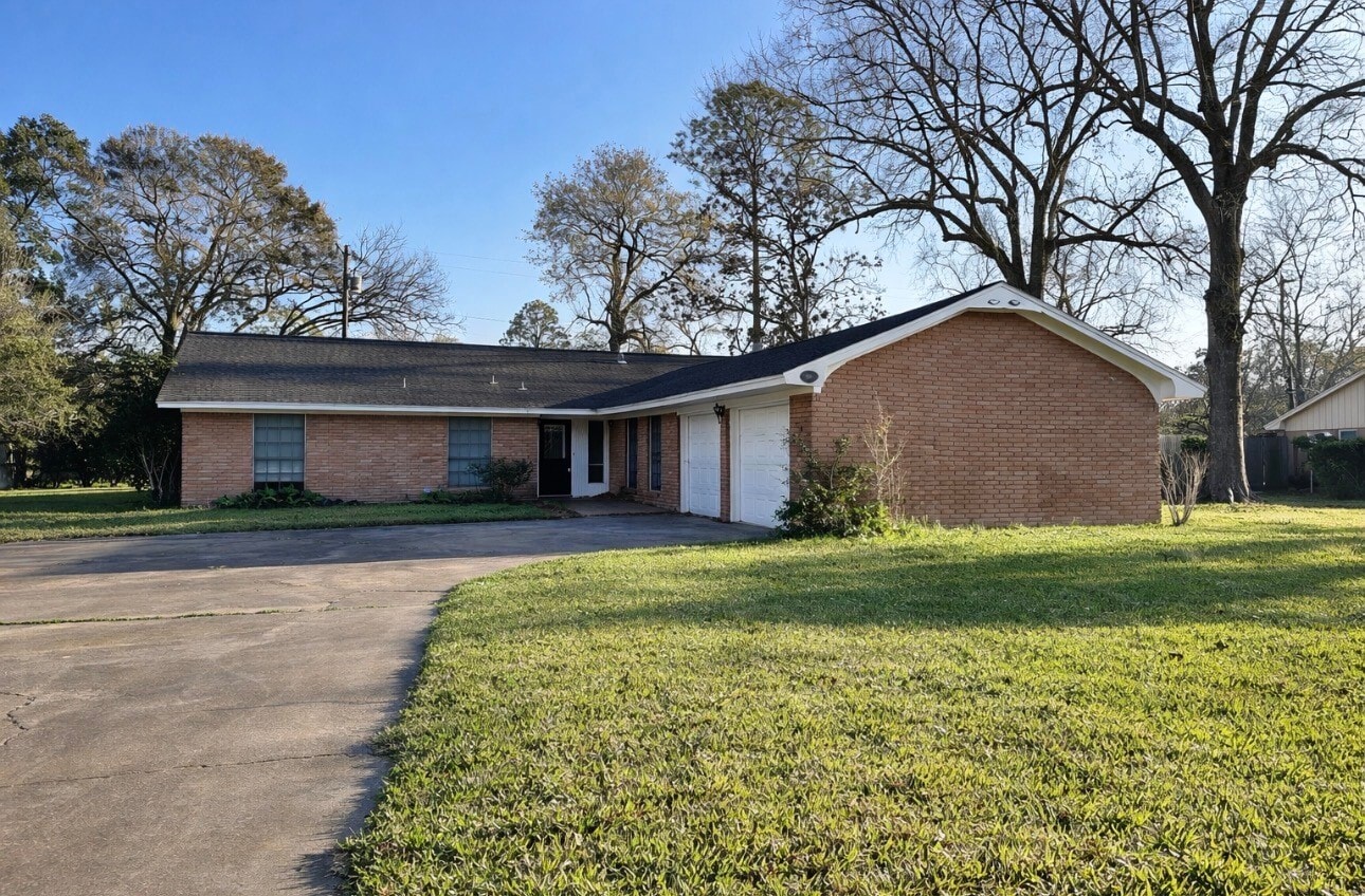 Photo - 205 E Crestmont Dr