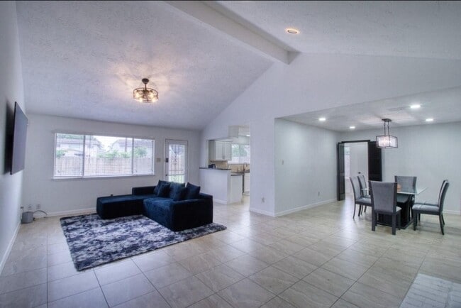 Photo - 16419 Lost Quail Dr
