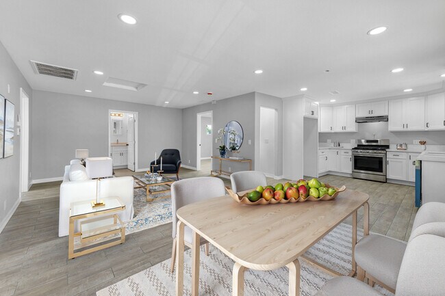 Dining/Living Area/Kitchen View - 120 E Rose Ave Casa