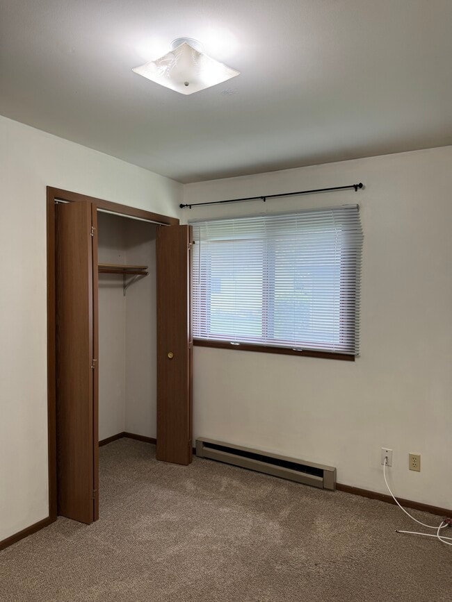 bedroom 2 - 836 Bridgewater Ave Unit 8