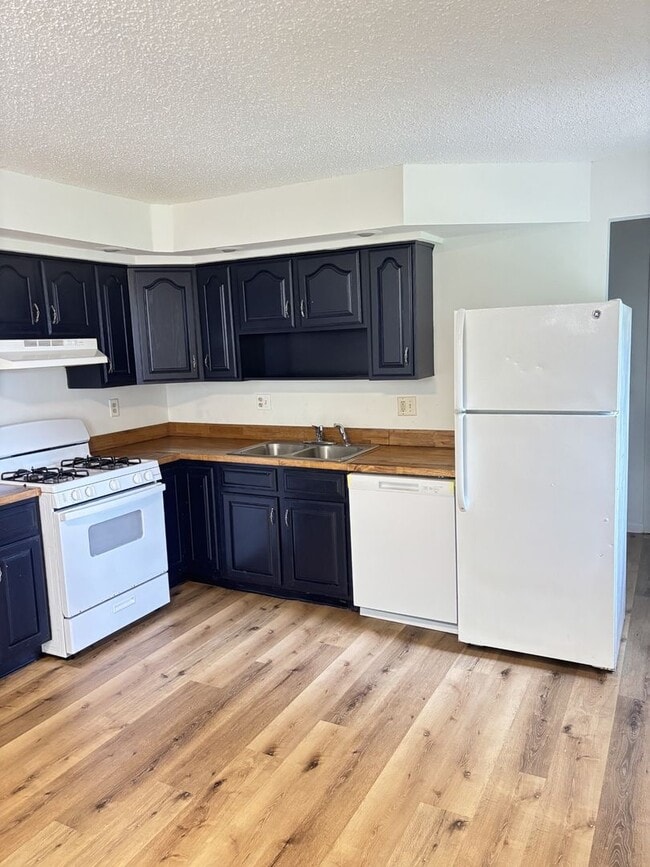 2309 Rainbow View