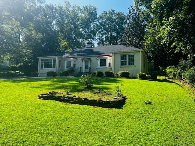 Building Photo - Beautiful 4 bedroom 2 bathroom home in Lagrange! Must see!