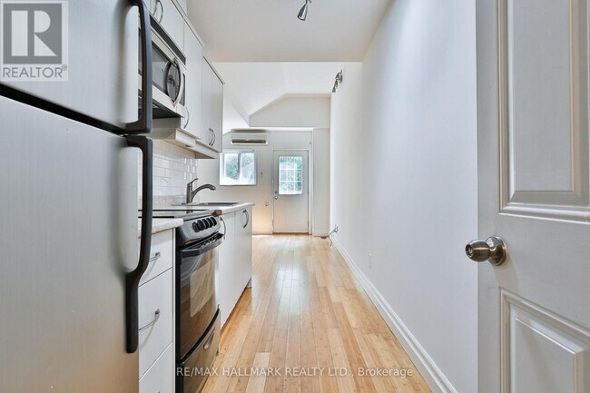 Photo - 559 Parliament St