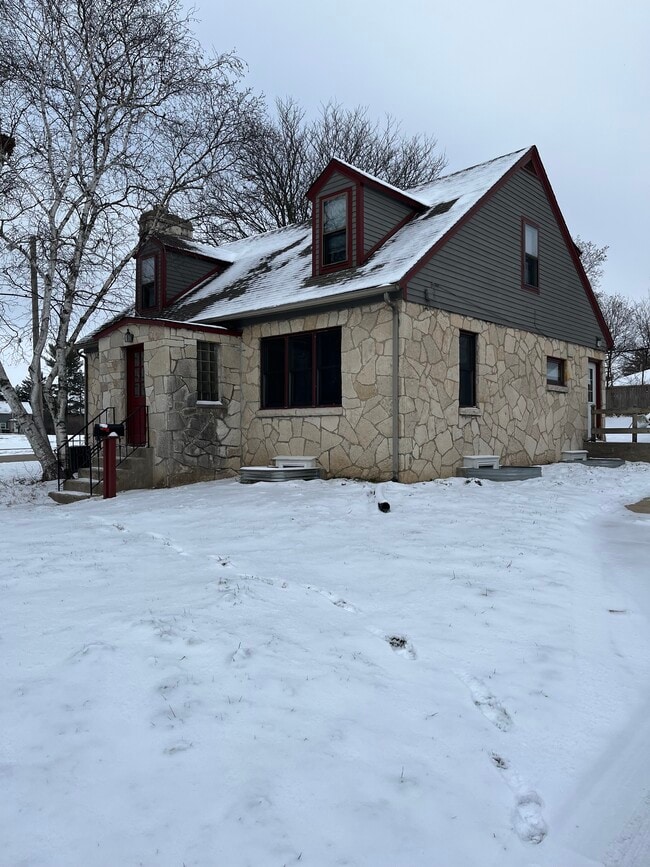 Photo - 203 S Whiton St