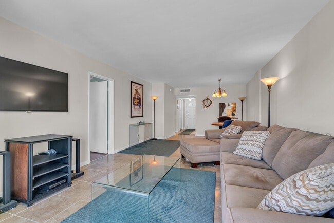 Building Photo - 4500 N Federal Hwy Unit 319c