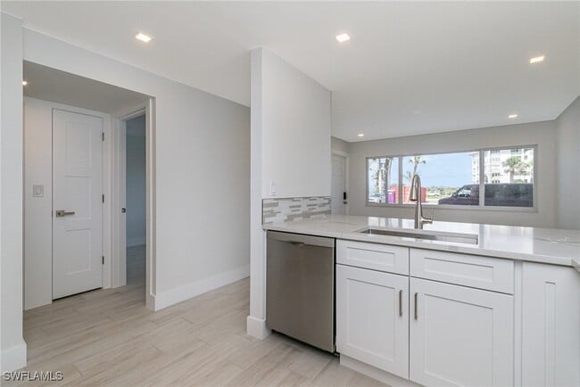 Building Photo - 25870 Hickory Blvd Unit 101