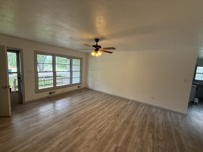 Photo - 136 N Crown Point Dr