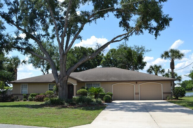 Photo - Lake Weir - Bird Island Rental - 5/3/2 Water Front Living at it's Best! **Available Soon**