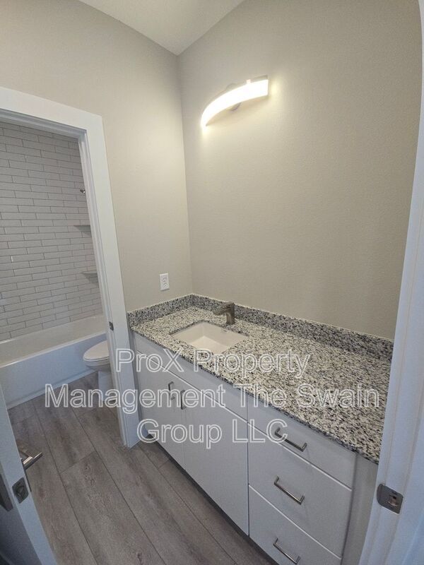 Photo - 701 Bates Ave SW Unidad 201