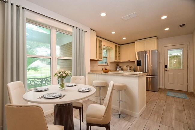 Building Photo - 5015 Grape St