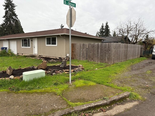 Photo - Springfield Duplex- 2 bedroom/1 bath updated unit Unidad 488