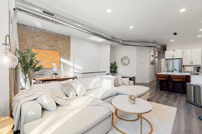 Photo - 1543 N Claremont Ave Unidad ID1244945P