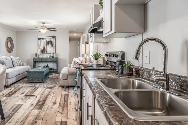 Photo - 1548 Delmar Dr