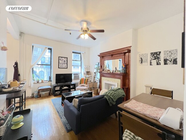 Photo - 157 W 80th St Apartamento