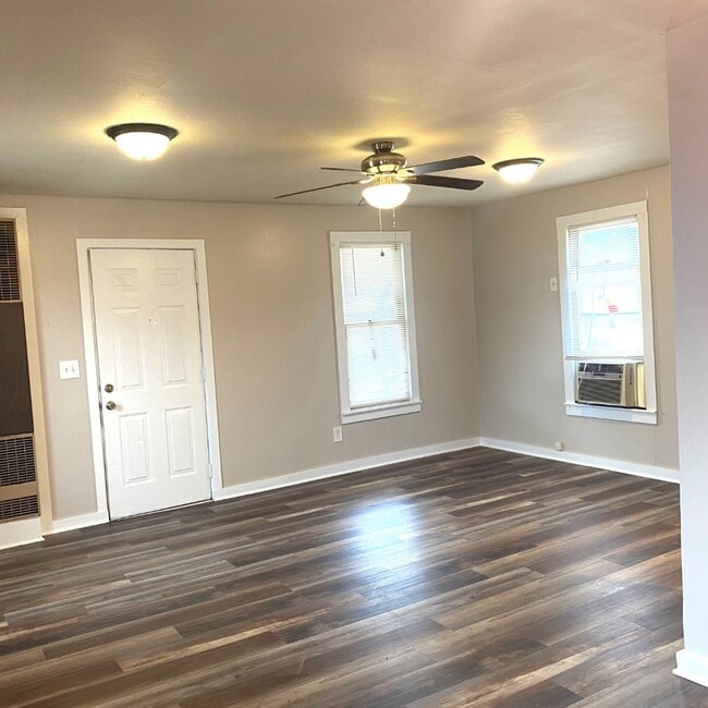 Photo - 429 E Bridge St