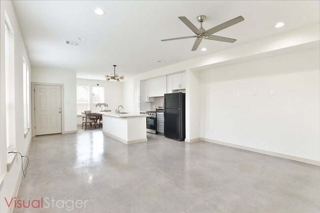 Photo - 7924 Booker St