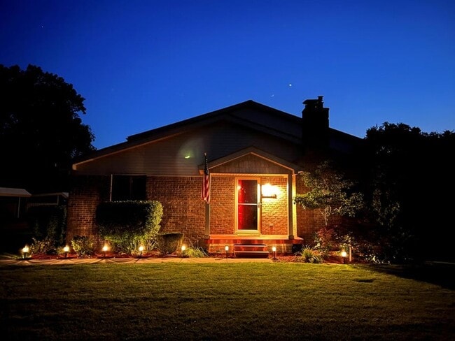Building Photo - 27870 Reo Rd