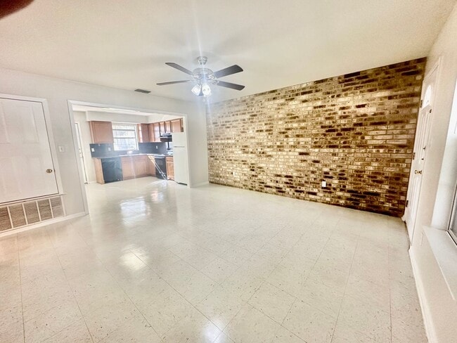 Photo - Cozy 2/1 Duplex in Pleasanton w/ Dedicated Parking ~ Move-In Ready!