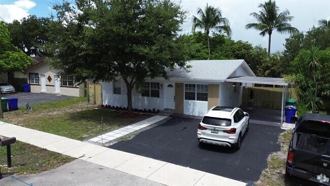 Building Photo - 1657 SW 44th Ave Rental