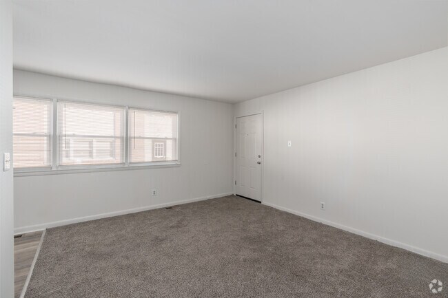 1BR, 1BA - 750SF - Living Room