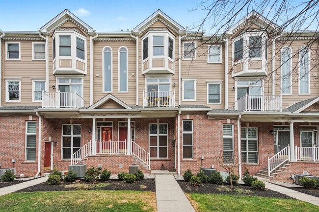 Photo - 354 Oswego Ct