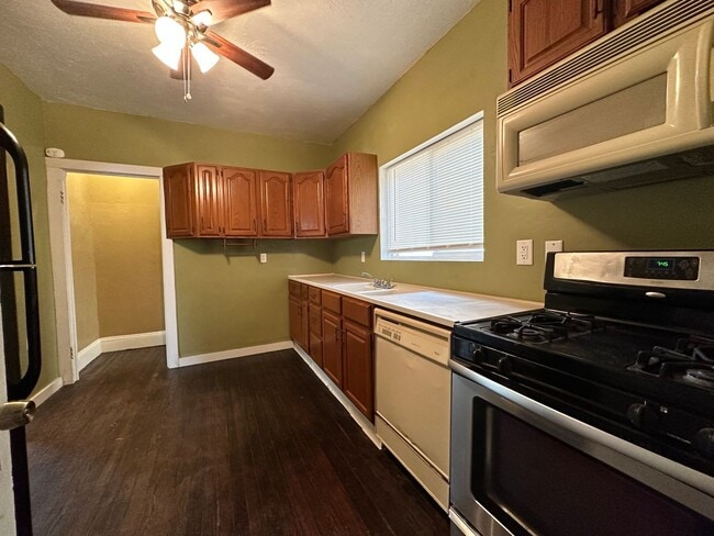 Photo - Single Family Home 3 beds 1 bath Available Now!