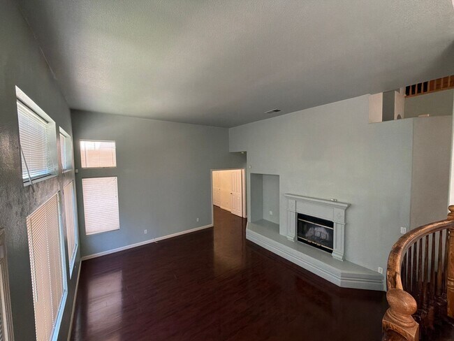 Photo - 709 Black Oak Way