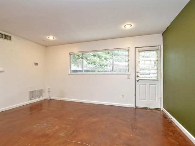 Photo - 604 Franklin Blvd