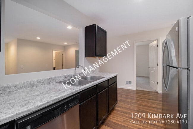 Photo - 1209 Kimbark Ave