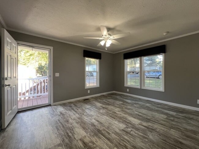 Photo - 126 E Sourwood Dr