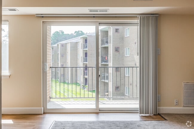 1BR, 1BA - 745SF
