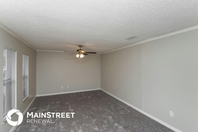 Photo - 907 Algardi St SE