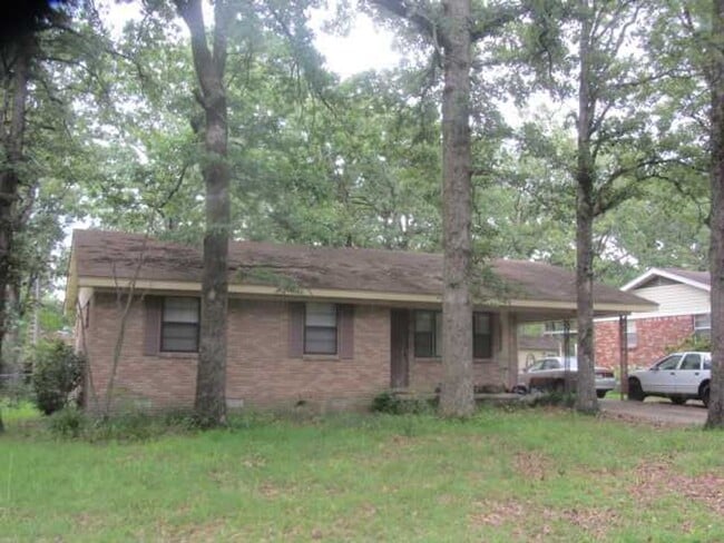 Building Photo - 602 W Devon-