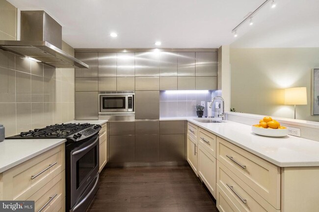 Photo - 1301 20th St NW Unidad 109