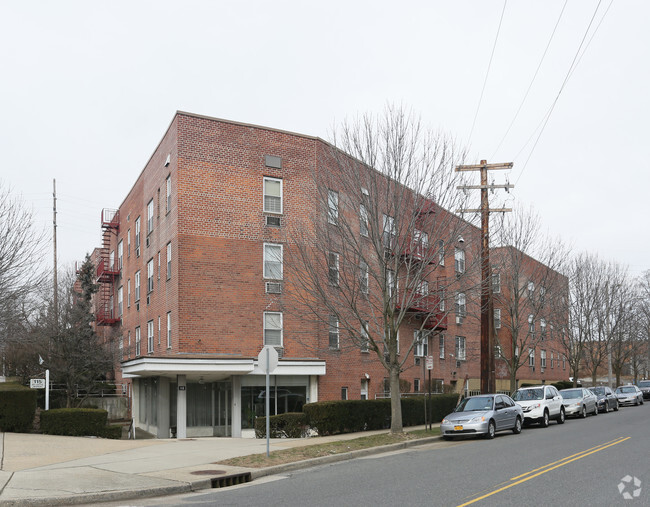 Garden City Border Apartments - Garden City Border Apartments