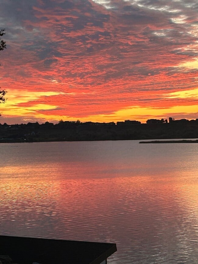5 Bedroom 3 Bath With An Unobstructed Lake... - 5 Bedroom 3 Bath With An Unobstructed Lake... Casa