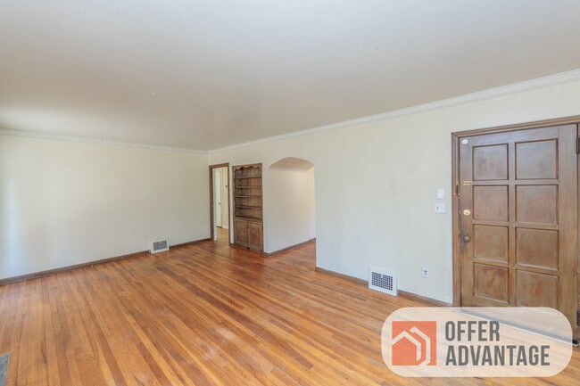 Photo - 3669 Glencairn Rd