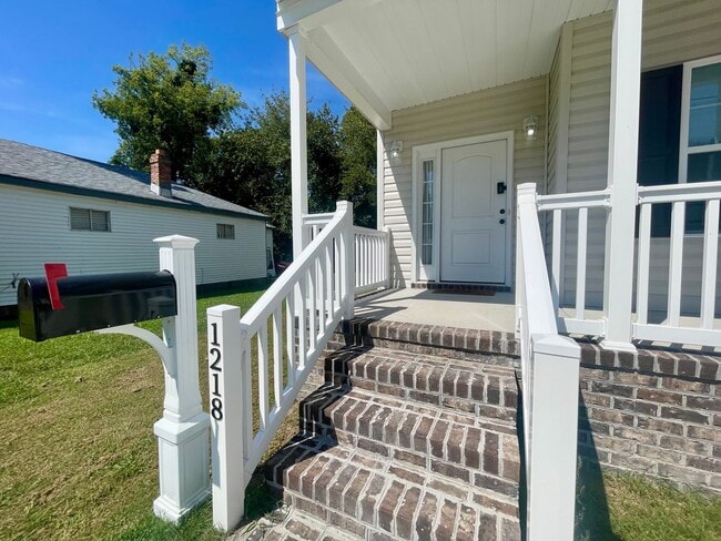 Photo - 1218 Summit Ave
