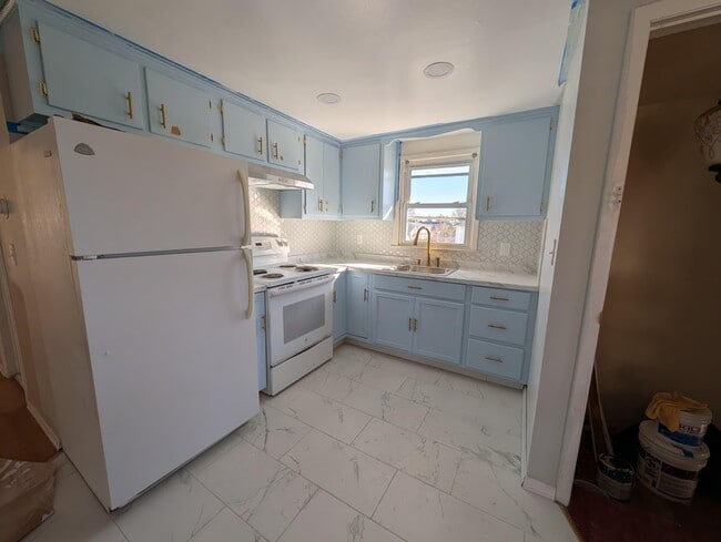 Building Photo - 311 Litchfield Ave Unit 2