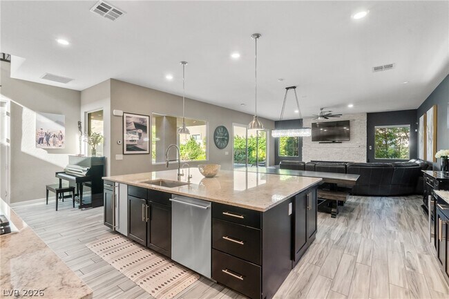 Photo - 6165 Amber View St