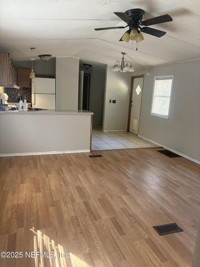 Photo - 119 Davis St