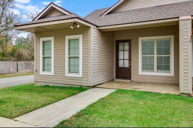 Building Photo - COMING SOON in LAFAYETTE!