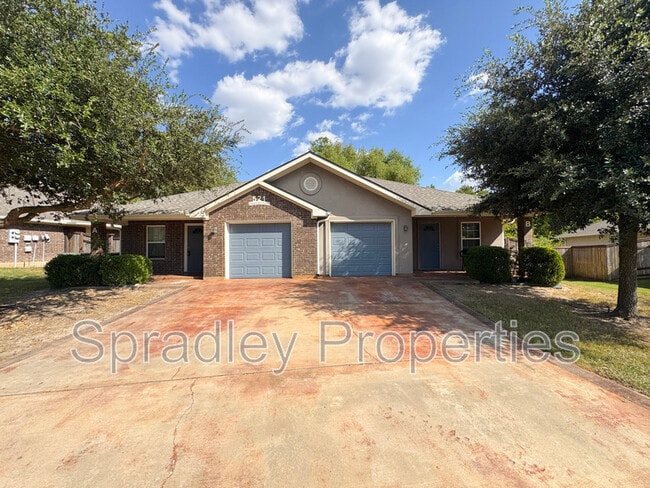 Building Photo - 521 Pepper Spring Ct