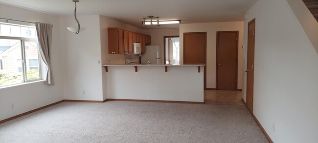 Photo - MOVE IN SPECIAL 1/2 OFF 1ST FULL MONTHS RENT- 3 bedroom, 2.5 bath Townhouse in Ashland!!