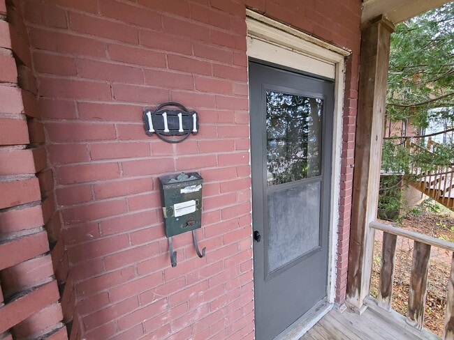 Building Photo - 1111 E 4th St Unit 2 Rental