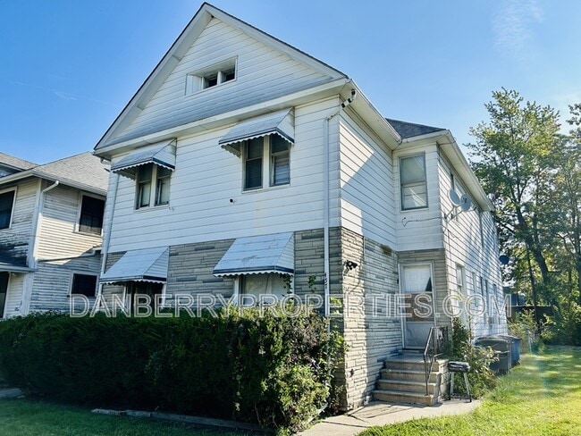 Building Photo - 457 Parker Ave Unit Upper Rental