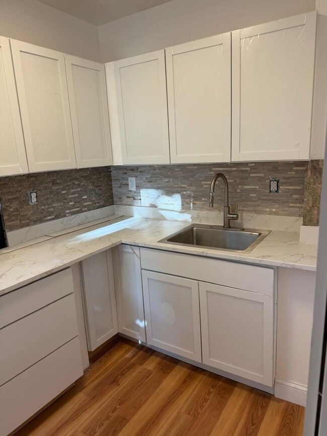 299 Pleasant St