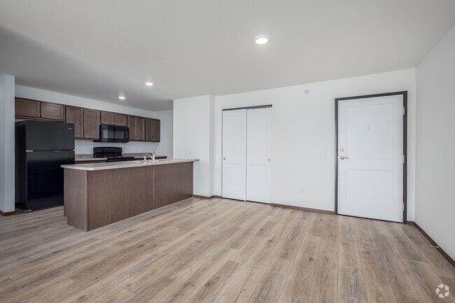 3 habitaciones, 2 baños - 1244 pies cuadrados - Comedor - Shepherd Hills Commons