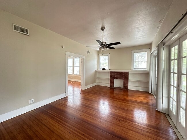 Photo - 457 Dalzell St